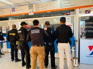 Expulsan a brasileños con órdenes de captura en su país | 1000 Noticias