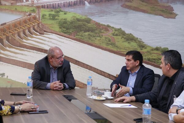 Itaipú y MUVH coordinan construcción de viviendas sociales - ADN Digital