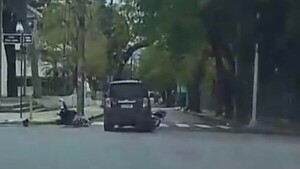 Cruce del semáforo en rojo causa dos accidentes, uno de ellos fatal