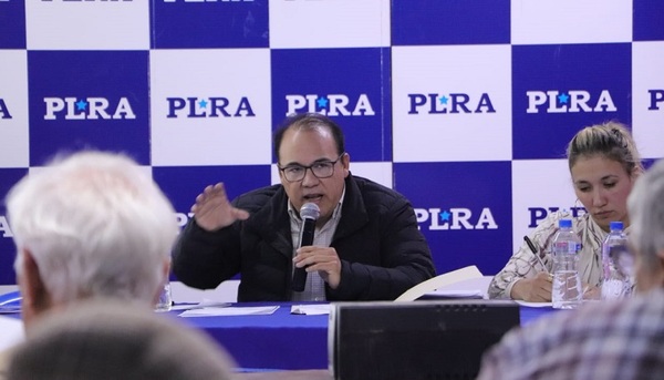 Expulsan a Efraín Alegre del Directorio del PLRA