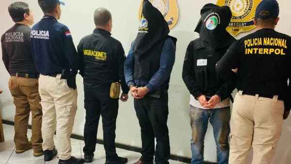 Expulsan del país a dos brasileños con órdenes de captura