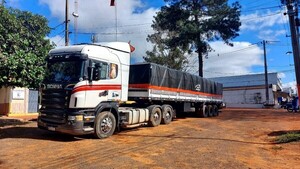 Cae chofer de un camión con 33.000 kilos de fertilizantes hurtados