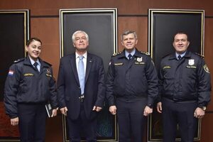Sesión de honor de la Asoconsular con el Comandante de la Policía Nacional - Sociales - ABC Color