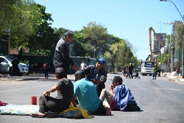 Indígenas de Caaguazú cerraron la calle Artigas para exigir respuesta a sus reclamos - Nacionales - ABC Color