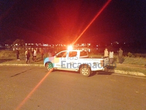 Automóvil cayó al arroyo Mbói Ka'e en zona de la costanera Bolik