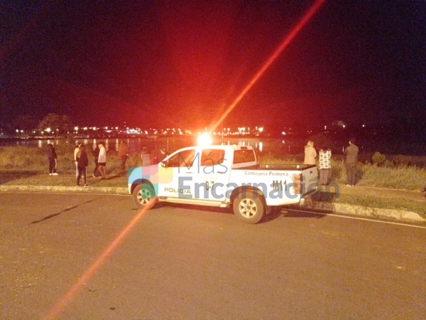 Automóvil cayó al arroyo Yakupaso en zona de la costanera Bolik