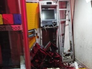 Delincuentes destruyen cajero automático en Fernando de la Mora · Radio Monumental 1080 AM