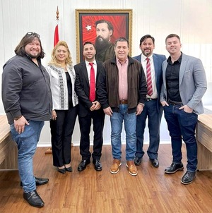 Concejal y planillero en Itaipu deja su banca para adular a Horacio Cartes - La Clave