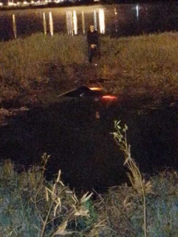 MÉDICO CAYÓ AL ARROYO CON SU AUTOMÓVIL EN LA COSTANERA PADRE BOLIK