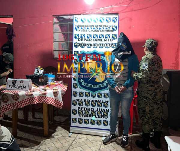 Joven es detenida con pequeñas porciones de droga en el barrio General Genes - Radio Imperio 106.7 FM