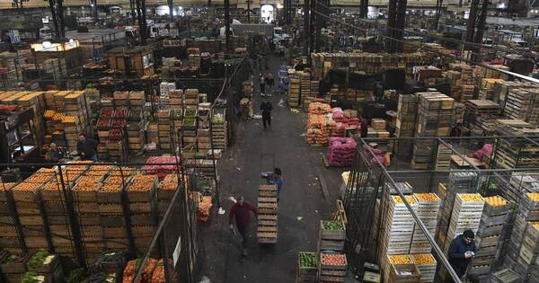 La Nación / La economía uruguaya se contrajo 2,5 %