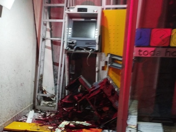 Delincuentes dañan cajero pero no llevaron nada - La Tribuna