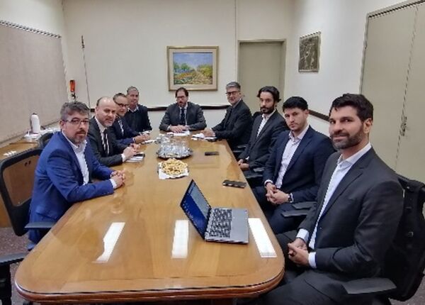 Gobierno reafirma su interés en avanzar hacia la electromovilidad - .::Agencia IP::.