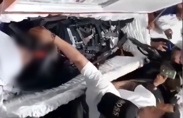 Insólito velorio de un criminal en Ecuador: Lo despidieron entre armas y lágrimas - Megacadena