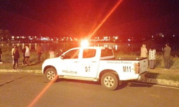 Doctor cayó al arroyo y no quiso hacerse alcotest