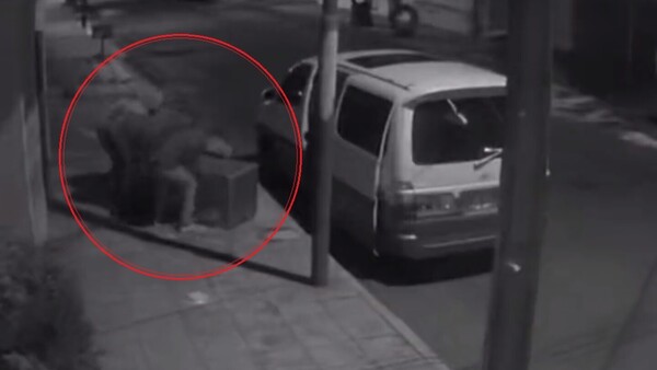 Delincuentes intentaron robar caja fuerte de 700 kilos, pero no pudieron alzarla a su vehículo