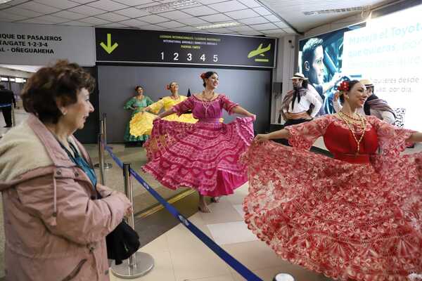 Día de la Polka Paraguaya: ballet lleva la magia de esta danza a diversos puntos de la ciudad - .::Agencia IP::.