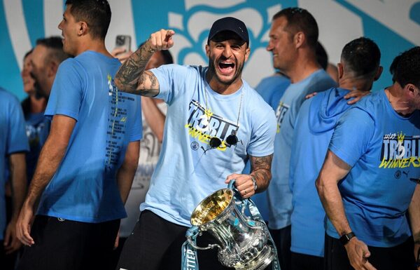 Versus / Los dotes actorales de Kyle Walker para anunciar su renovación con el Manchester City