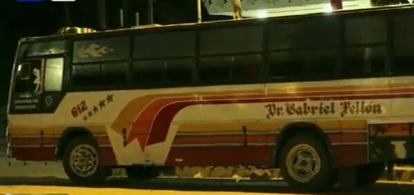 Mujer cayó de colectivo y chofer quedó detenido