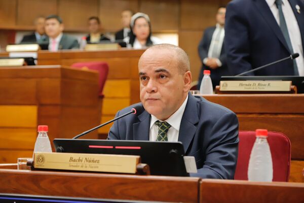 Bachi ironiza sobre la destitución de Efraín del PLRA y pide una cuarta candidatura - El Trueno