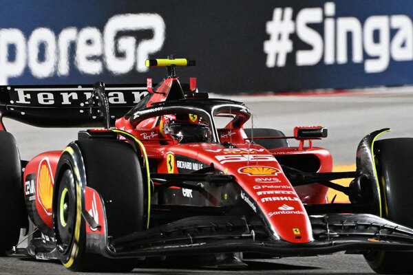 Versus / Ferrari marca el ritmo en el GP de Singapur, dominando los ensayos libres