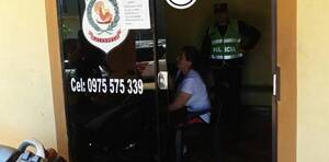 Ladrón ingresó a una escuela y asaltó a una profe frente a los niños