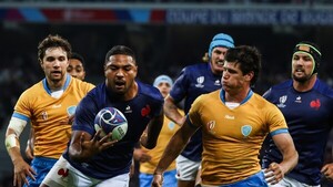 Uruguay hace sufrir a los anfitriones