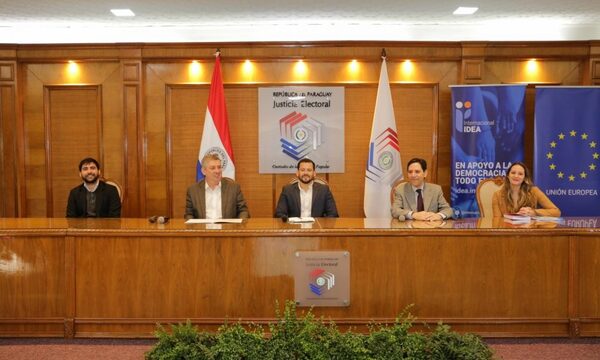 Analizan amenazas digitales a la democracia