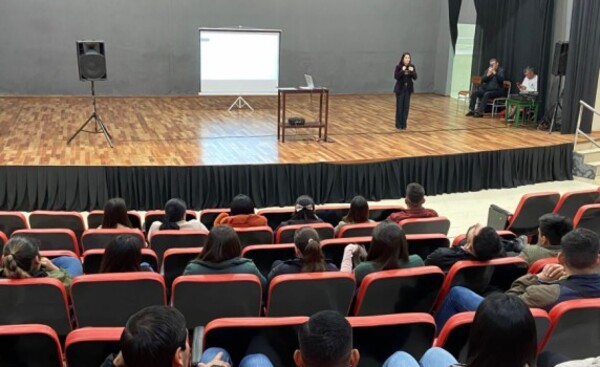 Funcionarios de CDE se capacitan para el servicio a la ciudadanía