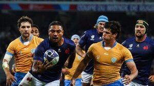Uruguay hace sufrir a los anfitriones