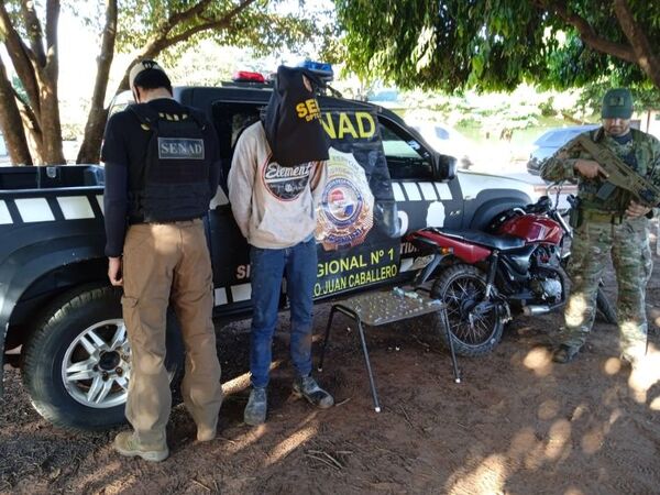 Cae supuesto distribuidor de drogas en una plaza de barrio Obrero