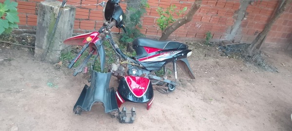 Policía recupera moto hurtada, pero ya sin ruedas | Radio Regional 660 AM