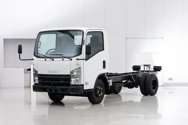 Isuzu mantiene su posici贸n como favorito en el mercado paraguayo con sus camiones serie Q - Revista PLUS