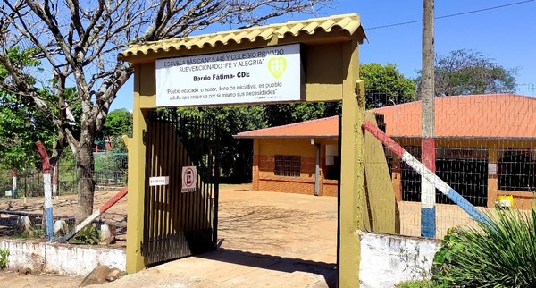 Cae joven que ingresó a escuela y asaltó a profesora frente a sus alumnitos - trece