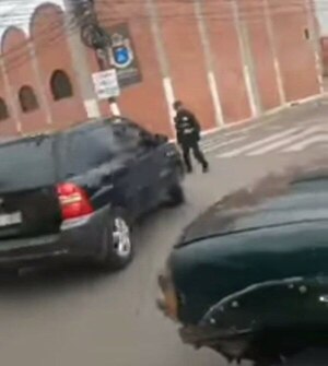 Identifican a supuesto planillero que casi atropelló a un agente de tránsito - San Lorenzo Hoy