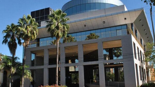 Realizan fumigación en el Congreso Nacional con funcionarios adentro