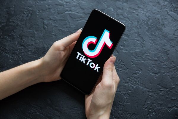 Diario HOY | TikTok, multada con 345 millones de euros por violar privacidad de menores