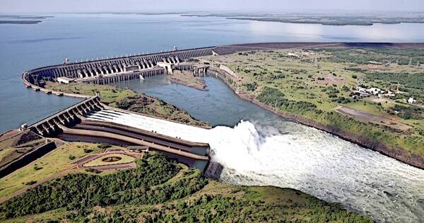 La Nación / Anexo C: Fabián Cáceres considera esencial comercializar energía excedente
