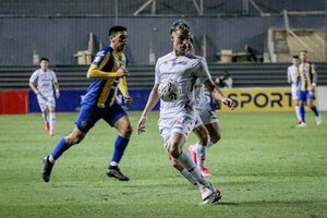 Versus / Dramática victoria de Nacional, que golpea al Sportivo Luqueño en la última jugada