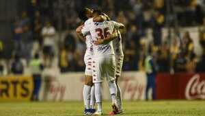 Nacional castiga duro al Sportivo Luqueño
