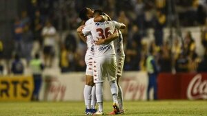 Nacional castiga duro al Sportivo Luqueño
