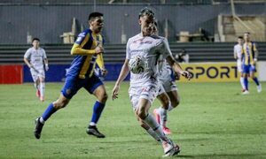 Dramática victoria de Nacional, que golpea al Sportivo Luqueño en la última jugada