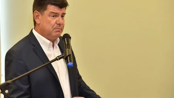 Liberales separan como miembro del directorio a Efraín Alegre