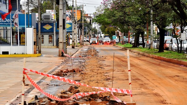 Reclamos por prolongadas obras de Essap que generan embotellamientos