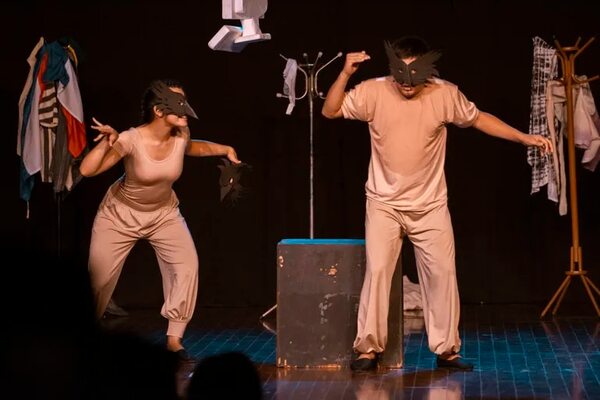 “Huellas de pétalo y metal” y “El flautista”, teatro para ver en familia - Cultura - ABC Color