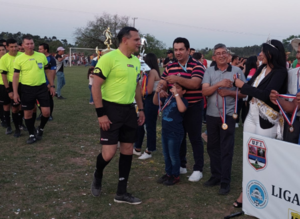 Versus / El recordado árbitro Carlos Arecio Amarilla continúa activo en el interior del país