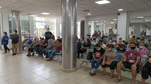 Consultas médicas de 12 minutos: “Es una falta de respeto”, reclaman  - Nacionales - ABC Color