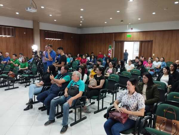 La Coopeduc entregó 194 becas universitarias a asociados.