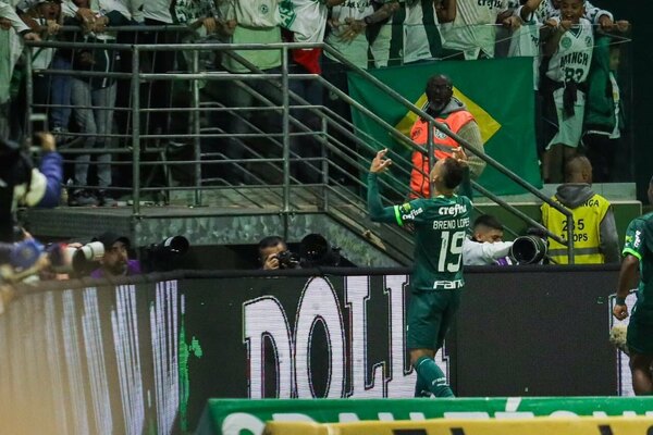 Versus / El desaforado festejo que está en boca de todo Brasil