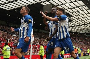 Versus / ¡Siempre presente! La dedicatoria para Julio Enciso en la goleada del Brighton al Manchester United